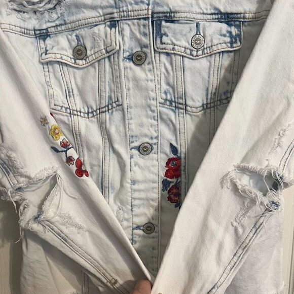 Hollister Distressed Embroidered Floral Jean Jacket Size XS - Picture 4 of 5
